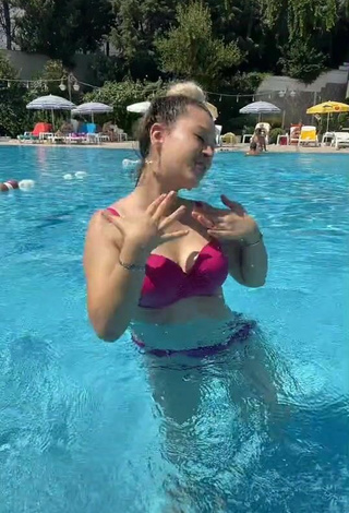 1. Luscious Miray Aktağ in Red Bikini at the Swimming Pool