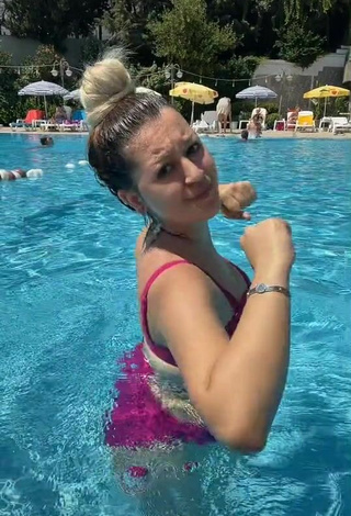 4. Sultry Miray Aktağ in Pink Bikini at the Pool