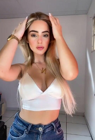 5. Breathtaking Nicolle Figueroa Shows Cleavage in White Crop Top and Bouncing Tits