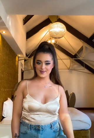 Luscious Olivia Duffin Shows Cleavage in Top and Bouncing Tits