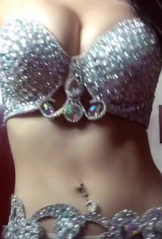 2. Sexy Ónice Flores Shows Cleavage in Silver Bra while doing Belly Dance