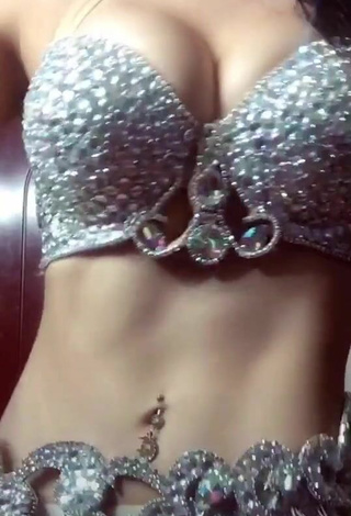 3. Sexy Ónice Flores Shows Cleavage in Silver Bra while doing Belly Dance