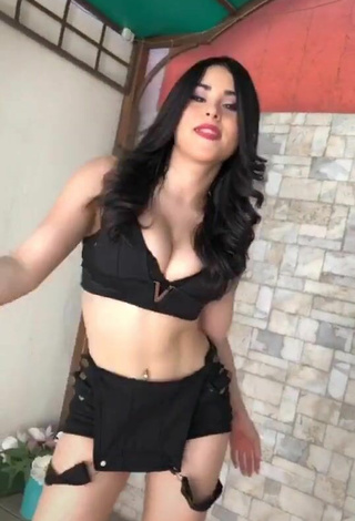 Hot Ónice Flores Shows Cleavage in Black Sport Bra and Bouncing Breasts