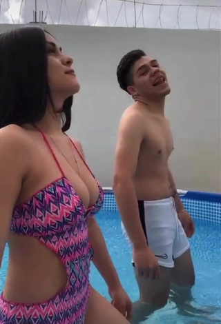 5. Luscious Ónice Flores Shows Cleavage in Swimsuit at the Swimming Pool