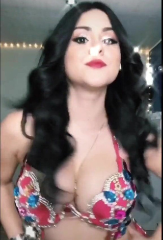 3. Beautiful Ónice Flores Shows Cleavage in Sexy Bra and Bouncing Boobs