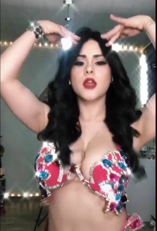 5. Beautiful Ónice Flores Shows Cleavage in Sexy Bra and Bouncing Boobs