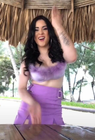 5. Sultry Ónice Flores Shows Cleavage in Purple Crop Top