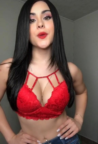 Luscious Ónice Flores Shows Cleavage in Red Bra