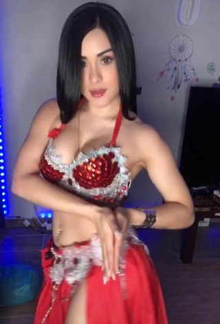 3. Cute Ónice Flores Shows Cleavage in Bra while doing Belly Dance and Bouncing Tits