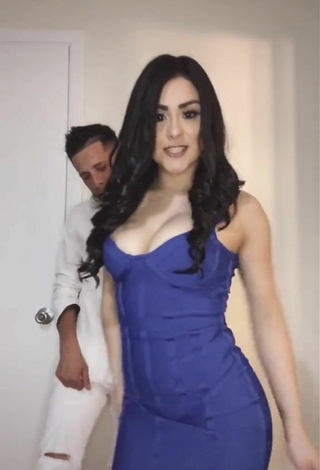 2. Ónice Flores Demonstrates Erotic Cleavage