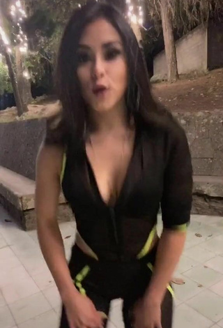 Sultry Ónice Flores Shows Cleavage in Overall