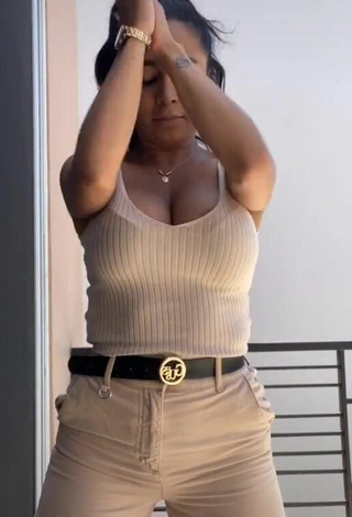 5. Sultry Pao Castillo Shows Cleavage in Beige Top and Bouncing Boobs