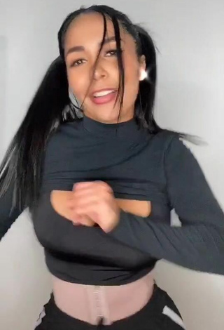 2. Sweetie Pao Castillo Shows Cleavage in Black Crop Top and Bouncing Boobs