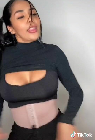 3. Sweetie Pao Castillo Shows Cleavage in Black Crop Top and Bouncing Boobs