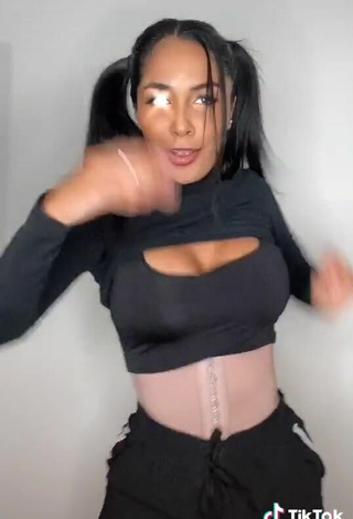 5. Sweetie Pao Castillo Shows Cleavage in Black Crop Top and Bouncing Boobs