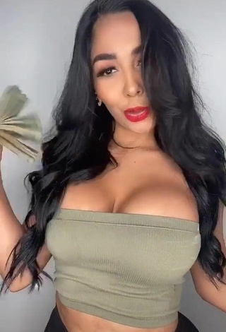 4. Luscious Pao Castillo Shows Cleavage in Olive Tube Top