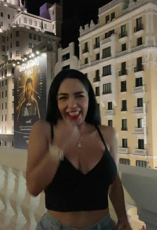 2. Sexy Pao Castillo Shows Cleavage in Black Crop Top and Bouncing Boobs