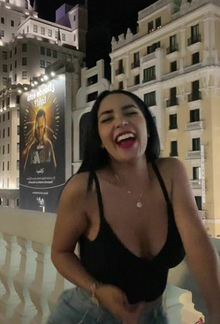 5. Sexy Pao Castillo Shows Cleavage in Black Crop Top and Bouncing Boobs