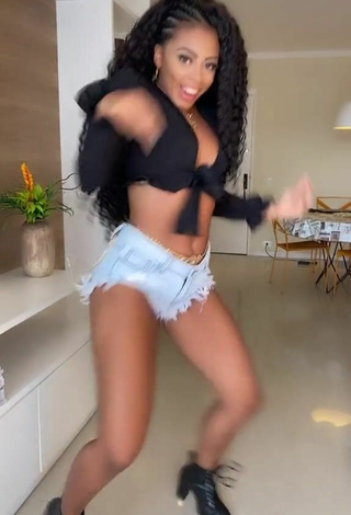 5. Titillating Ramana Borba in Black Crop Top and Bouncing Boobs