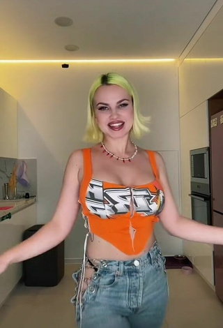 2. Sexy Rasa Shows Cleavage in Crop Top and Bouncing Tits