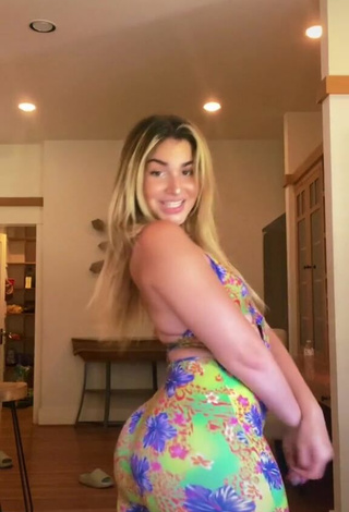 Sultry Emely Hernandez Shows Butt