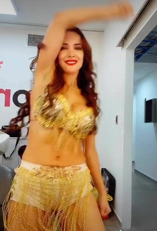 4. Luscious Rosángela Espinoza Shows Cleavage in Golden Bra