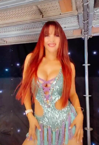 Sensual Rosángela Espinoza Shows Cleavage