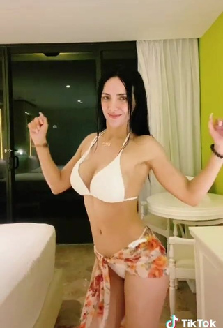 3. Magnificent Rosángela Espinoza Shows Cleavage in White Bikini