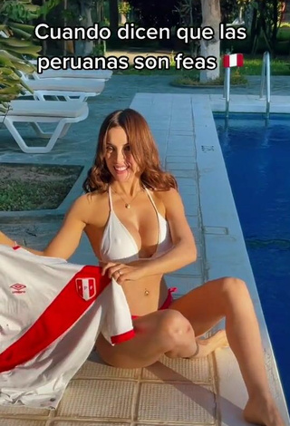 Hottie Rosángela Espinoza Shows Cleavage in Bikini at the Pool