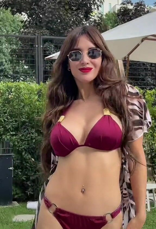 4. Seductive Rosángela Espinoza Shows Cleavage in Red Bikini