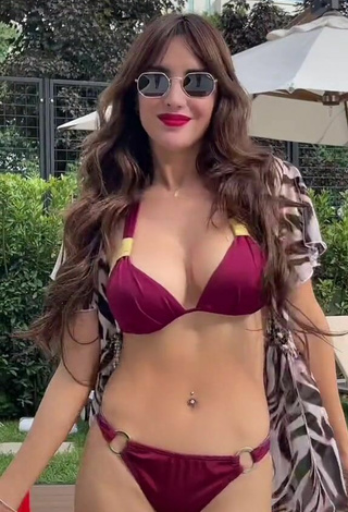 5. Seductive Rosángela Espinoza Shows Cleavage in Red Bikini