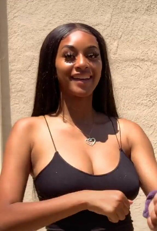 Hot Sharan Jones Shows Cleavage in Black Crop Top and Bouncing Breasts