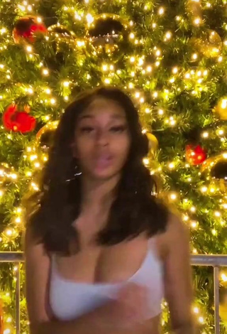 2. Beautiful Sharan Jones Shows Cleavage in Sexy White Crop Top and Bouncing Tits