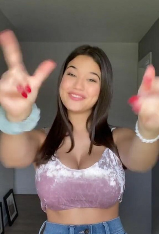 2. Titillating Sofia Gomez Shows Cleavage in Pink Crop Top and Bouncing Boobs