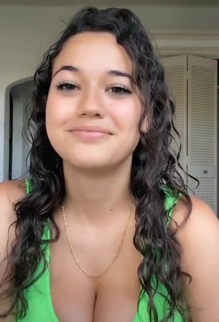 3. Sofia Gomez is Showing Cute Cleavage and Bouncing Boobs