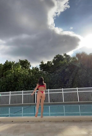 4. Sultry Sofia Gomez in Thong at the Swimming Pool