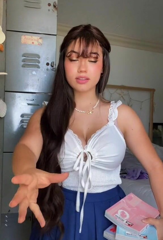 3. Hottest Sofia Gomez Shows Cleavage in White Crop Top and Bouncing Tits