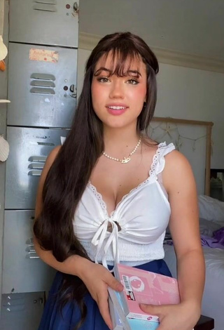 5. Hottest Sofia Gomez Shows Cleavage in White Crop Top and Bouncing Tits