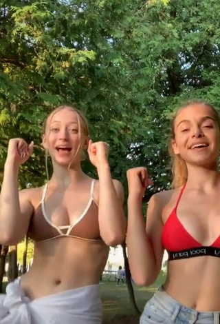 3. Luscious Sophia Diamond Shows Cleavage in Bikini Top and Bouncing Boobs