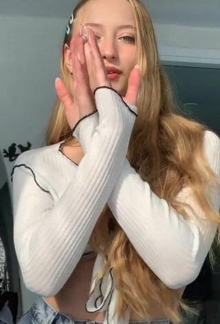 2. Erotic Sophia Diamond Shows Cleavage in White Crop Top