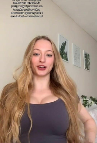 Titillating Sophia Diamond Shows Cleavage in Grey Top