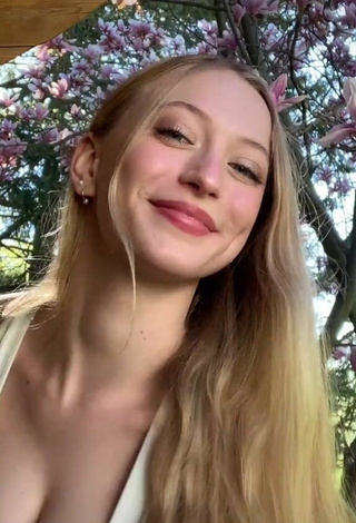 Beautiful Sophia Diamond Shows Cleavage in Sexy White Crop Top and Bouncing Tits