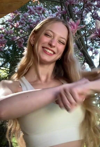 3. Beautiful Sophia Diamond Shows Cleavage in Sexy White Crop Top and Bouncing Tits