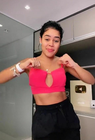 3. Luscious Sthefane Matos Shows Cleavage in Pink Crop Top