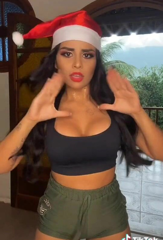 5. Titillating Tati Nunes Shows Cleavage in Black Crop Top and Bouncing Tits