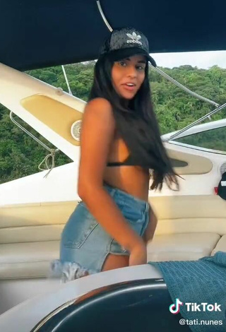 3. Hot Tati Nunes Shows Cleavage in Black Bikini Top on a Boat