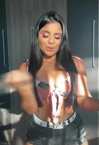 2. Hottie Tati Nunes Shows Cleavage in Floral Bikini Top and Bouncing Tits