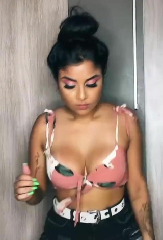 Sweetie Tati Nunes Shows Cleavage in Floral Bikini Top and Bouncing Boobs