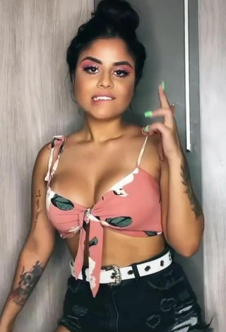 3. Sweetie Tati Nunes Shows Cleavage in Floral Bikini Top and Bouncing Boobs