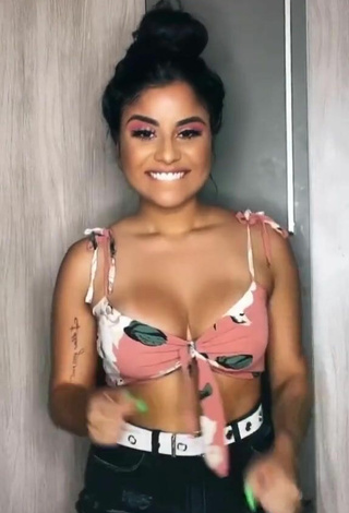 4. Sweetie Tati Nunes Shows Cleavage in Floral Bikini Top and Bouncing Boobs